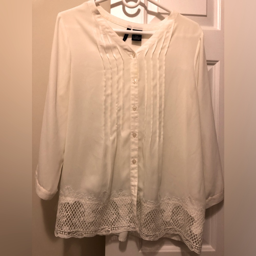 New Directions P XL women’s light cream top with BEAUTIFUL EMBROIDERY TRIM